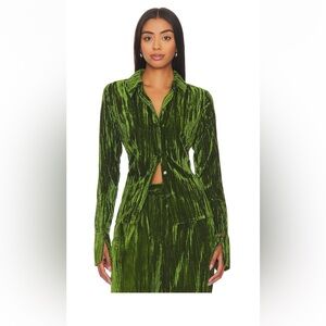 NBD crinkled velvet top in Juniper